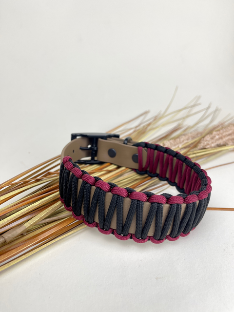 Biothane-Halsband mit Paracord - Coyote/Schwarz/rot